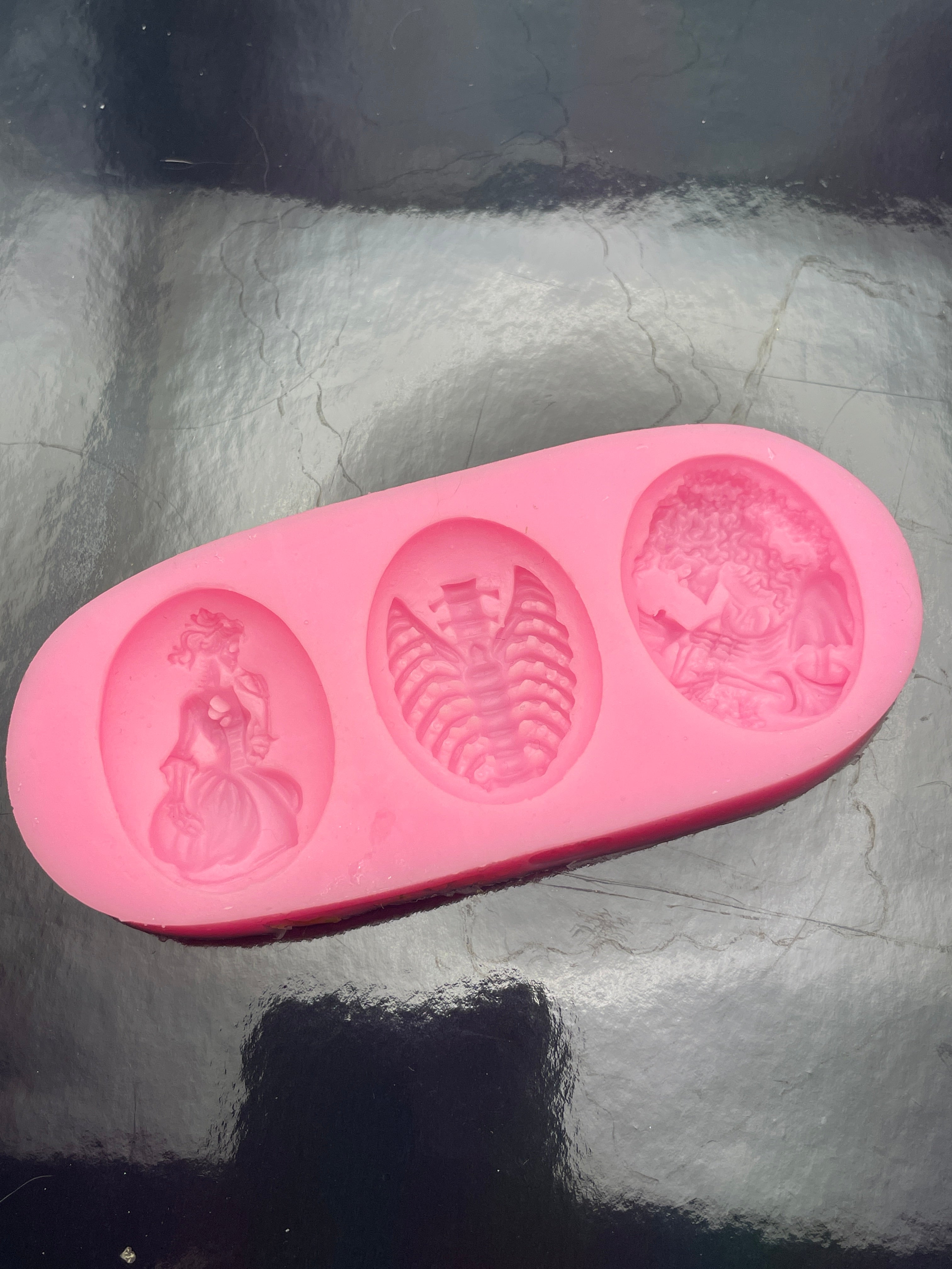 Haunting Cameo Mold