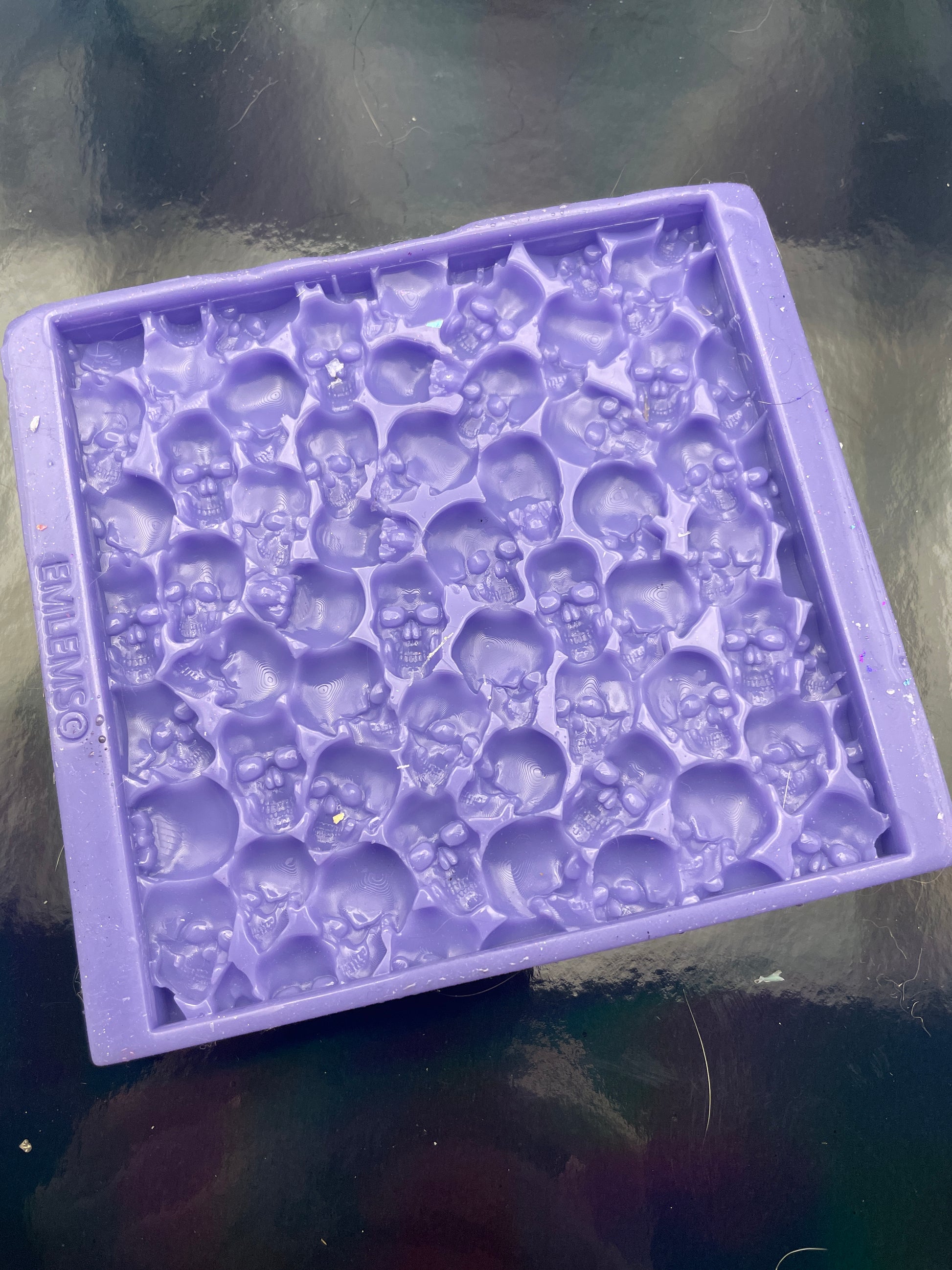 Medium Sized Textured Skull Mold